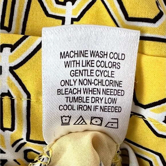 Yellow with Black and White Geometric Print Pullover V-Neck Women’s Top Size XL - Picture 5 of 6